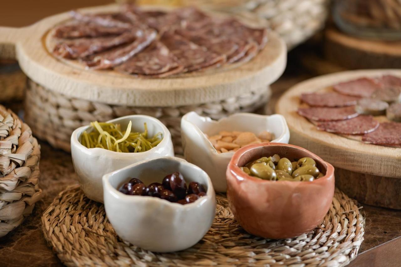 Hacienda Son Antem, Autograph Collection